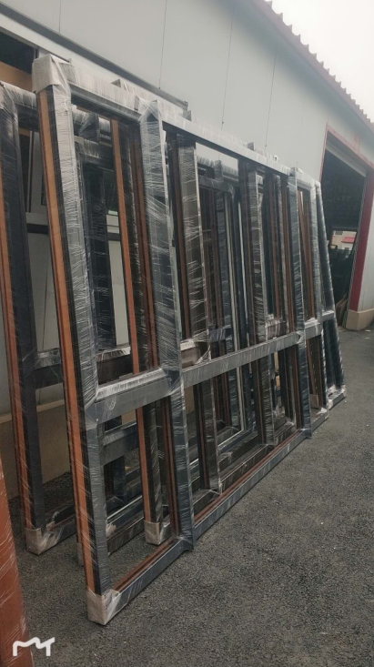 鞍山市天乙門窗工業(yè)有限公司沈陽經(jīng)銷商所訂貨品已完成，經(jīng)過檢驗后進行包裝，準備發(fā)貨。(圖5)