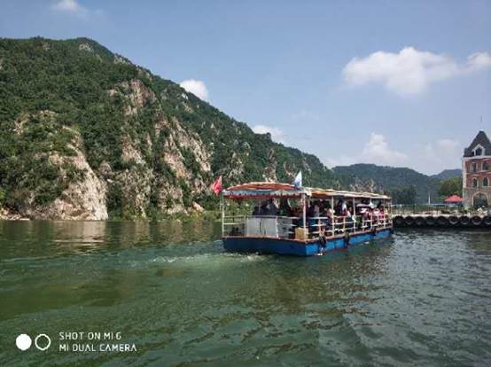 鞍山市天乙門窗有限公司組織全體員工開展了每年一度的“清涼夏日游”團建活動(圖4) 鞍山市天乙門窗有限公司組織全體員工開展了每年一度的“清涼夏日游”團建活動(圖4)