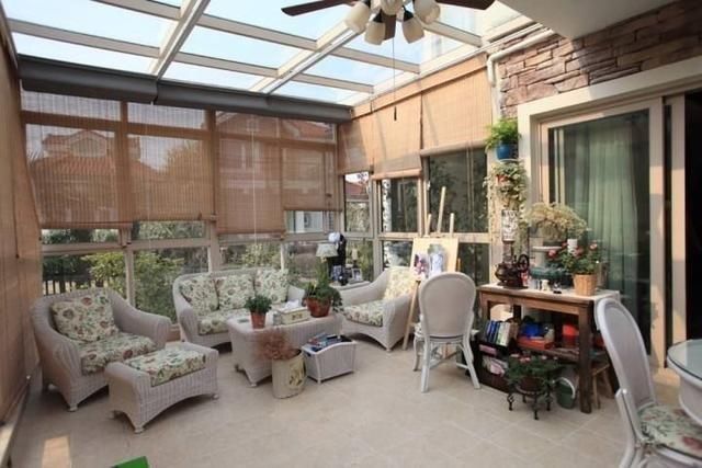 露天院子封閉成陽光房，農(nóng)村又一景色，這么裝修的不在少數(shù)